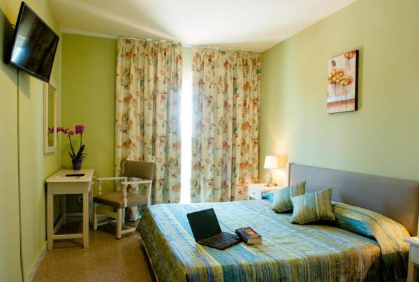 Hotel Castell Blanc - Empuriabrava - Image 9